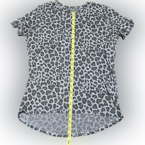 ZOE + LIV Grey Cheetah Print Top (Sz XS) - Picture 5 of 5